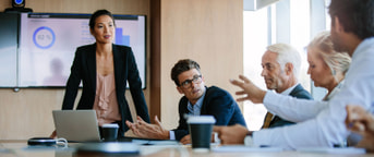 Des collaborateurs dans un meeting Des collaborateurs dans un meeting